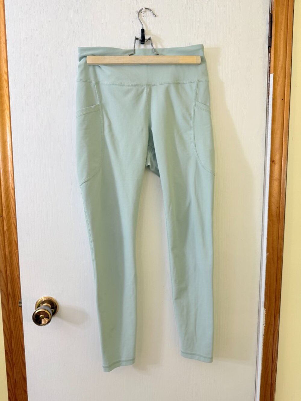 🦋 2/30 Old Navy Active PowerSoft High Rise Leggings M - Picture 2 of 5
